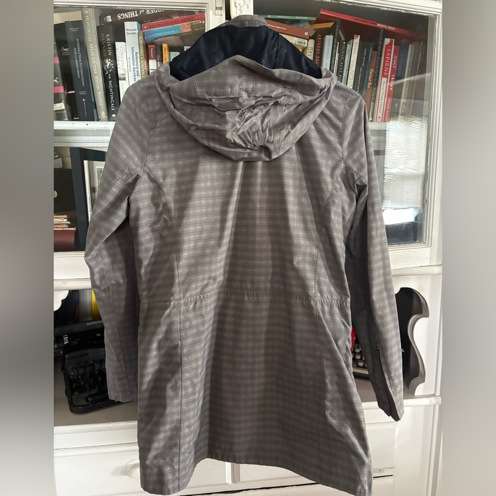 Marmot Women's Gray Rain/ waterproof Membrain utility jacket - Picture 10 of 13